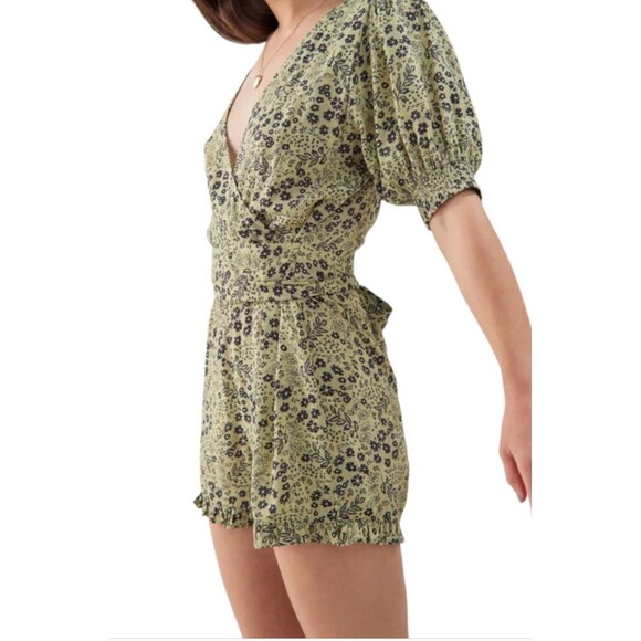 NEW Urban Outfitters size medium Ditzy Floral Print Tie Back Puff Sleeve Romper - Picture 4 of 14
